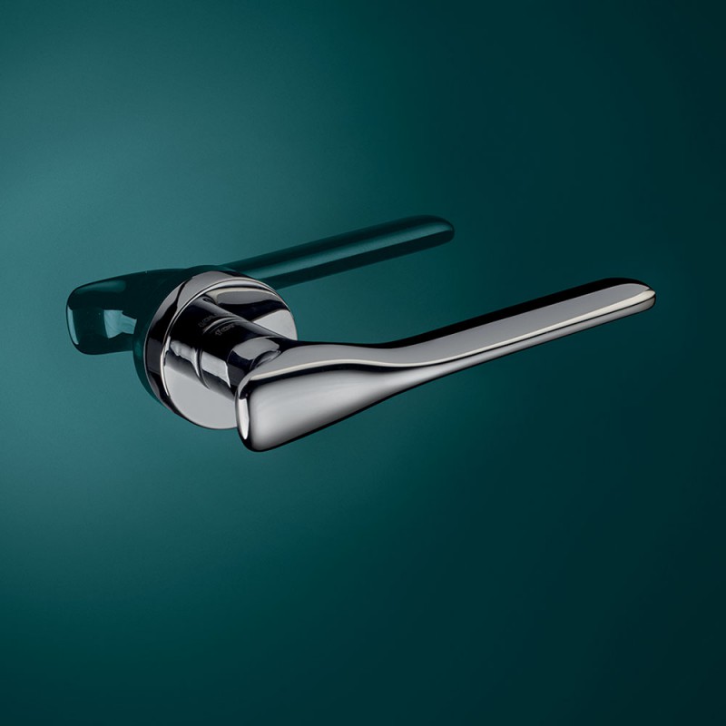 Tirador de puerta EOS en roseta Frosio redondo forma Bortolo Diseño elegante