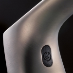 Tirador de puerta Aqualung en rosetón de Archistar Marco Piva para Mandelli1953