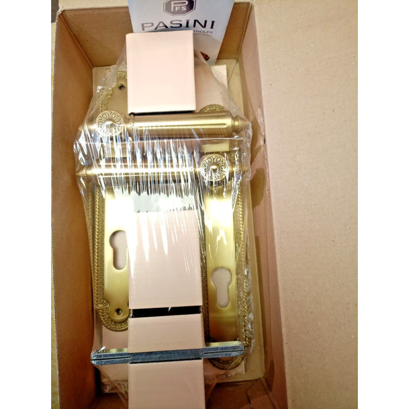 Patrizio Classique PFS Pasini para manija de puerta de latón en la placa