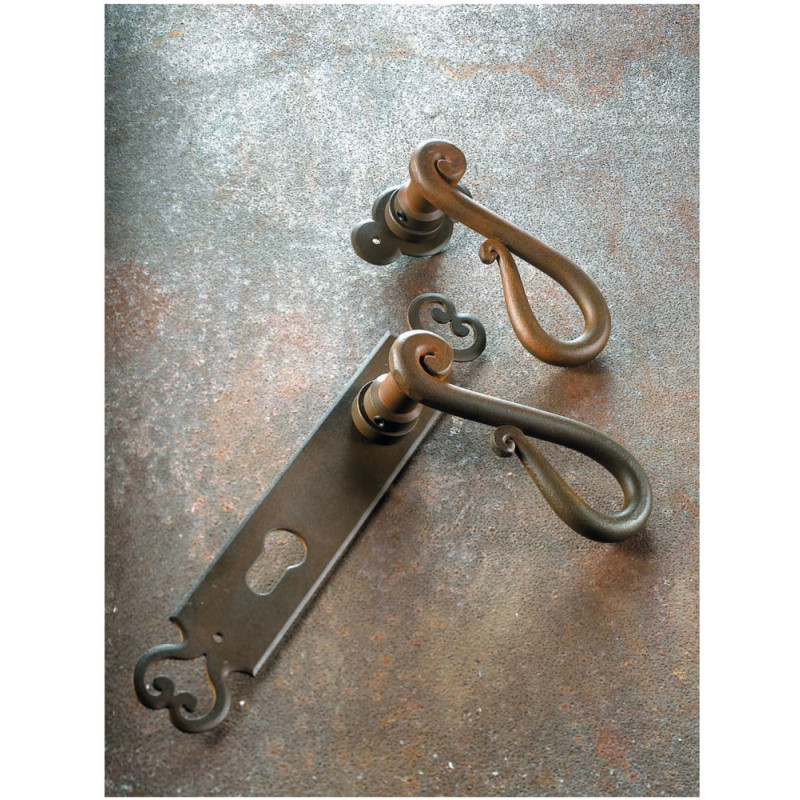 Roma Galbraith manejar en la puerta de la placa