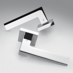 Tirador de puerta cromado pulido de Ellesse en Rosette Studio Bartoli para Colombo Design